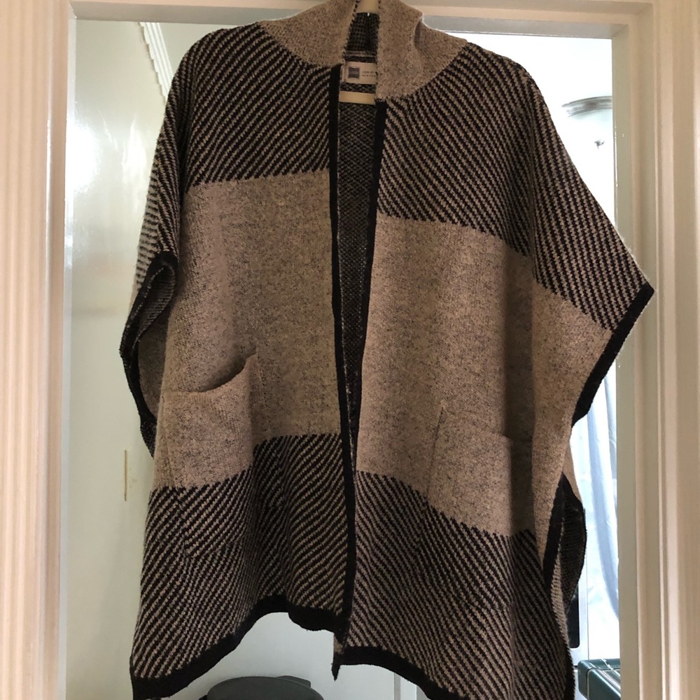 Look by M New York black & tan poncho w/ hood